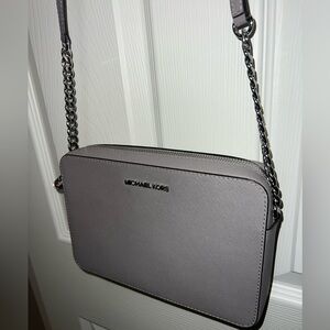 Jet Set Large Saffiano Leather Crossbody Bag- Gray